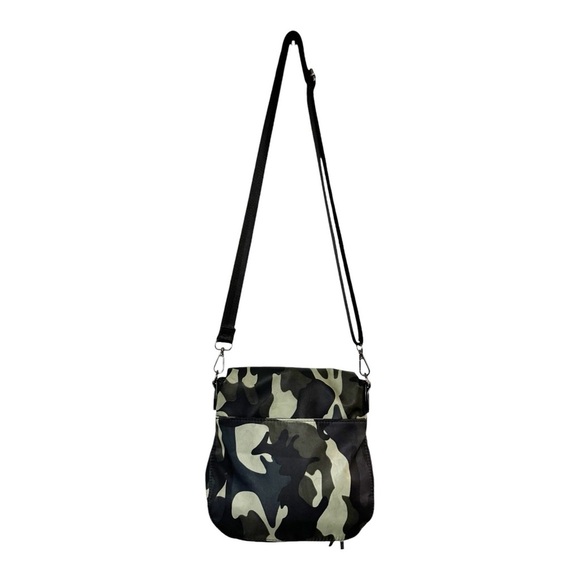 Urban Expressions Nylon Convertible Foldover Crossbody Bag Camouflage Travel - Picture 6 of 14